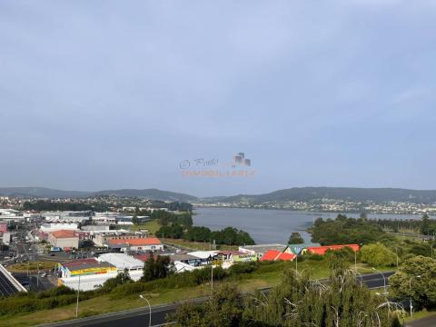 Piso de 80 m<sup style='color: #000;'>2</sup> con 3 habitaciones y 2 baños en Caranza.
