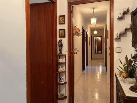 Piso de 124 m<sup style='color: #000;'>2</sup> con 5 habitaciones y 2 baños en Pontes de García Rodríguez (As).