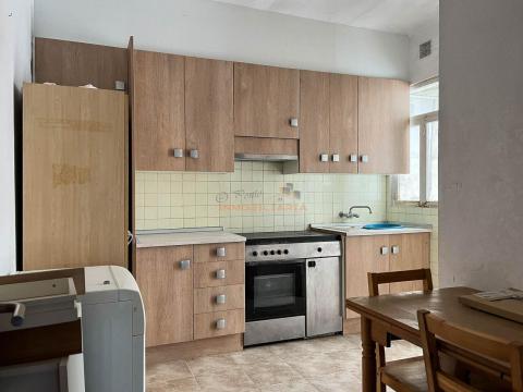 Piso de 117 m<sup style='color: #000;'>2</sup> con 2 habitaciones y 1 baños en Neda.