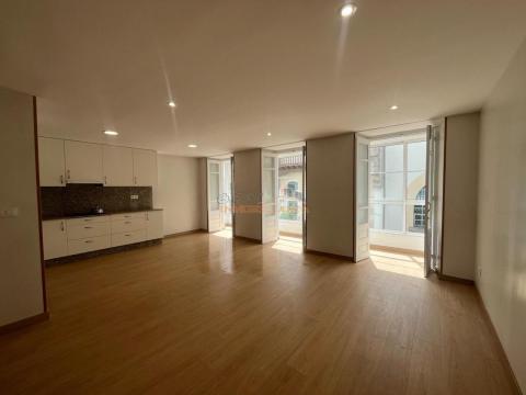 Piso de 100 m<sup style='color: #000;'>2</sup> con 2 habitaciones y 2 baños en Centro.